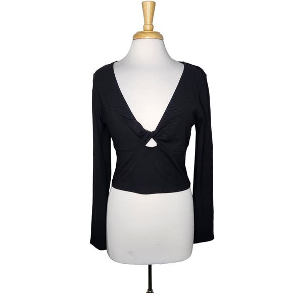 Francesca's Kennie Keyhole Twist Front Top Black Size Large - Picture 2 of 8